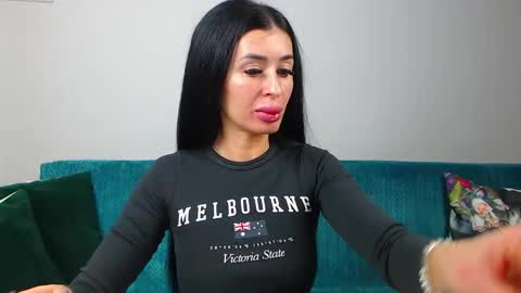 Im Sara I am happy to be here  online show from February 7, 2026, 5:49 pm