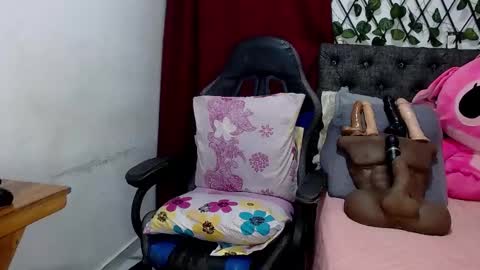 Snapshot of sara_greyx chatting on February 18, 2025, 12:37 am Sara Greyx online show from February 18, 2025, 12:37 am