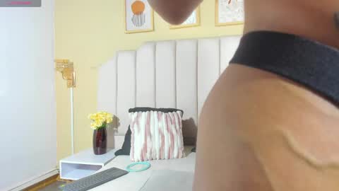 sara_hannks online show from April 30, 2026, 8:57 pm