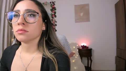 sara_kaii online show from May 18, 2026, 8:25 pm