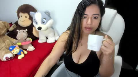 sarah  LIZCANO....... online show from January 15, 2025, 11:21 am