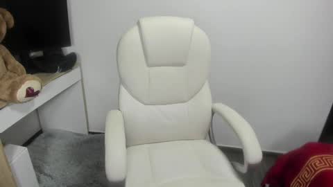 sarah  LIZCANO....... online show from February 27, 2025, 1:49 pm