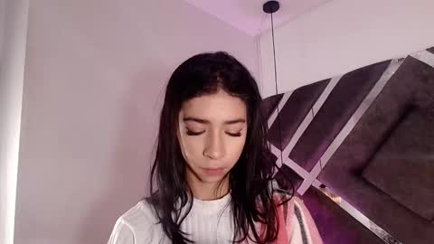 sara_lopee1 online show from October 6, 2025, 11:51 am