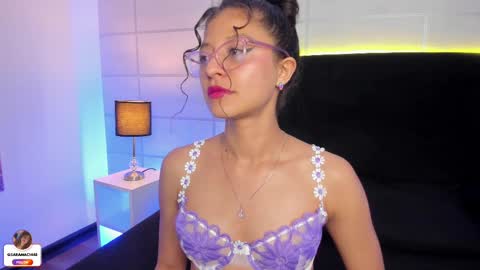 Sara  online show from September 17, 2025, 8:10 pm