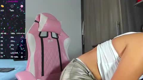 SARA    INDEPENDENT MODEL online show from February 10, 2025, 9:25 pm