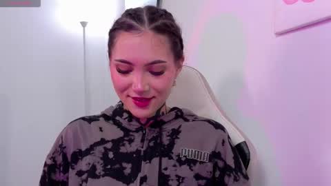 Sara online show from October 1, 2025, 2:12 pm