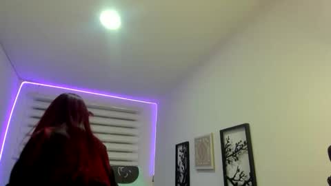 sara_red_x online show from April 14, 2026, 3:23 am