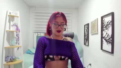 sara_red_x online show from April 22, 2026, 3:31 am