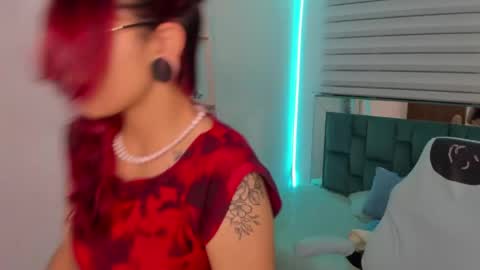 Snapshot of sara_red_x chatting on May 21, 2026, 3:24 am sara_red_x online show from May 21, 2026, 3:24 am