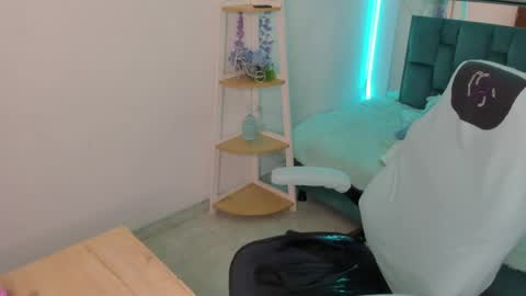 Snapshot of sara_red_x chatting on May 25, 2026, 3:12 am sara_red_x online show from May 25, 2026, 3:12 am