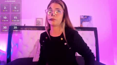 sara_roades online show from October 23, 2025, 9:13 pm