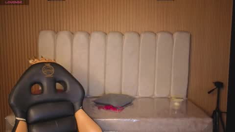 sara_valderrama_ online show from December 20, 2025, 12:01 pm