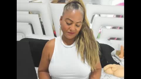 Sara online show from November 22, 2025, 8:19 pm