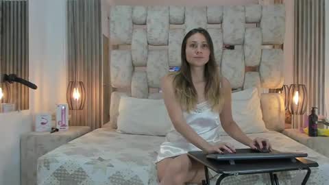 Snapshot of saraandjhony chatting on January 4, 2025, 4:43 pm saraANDyoni online show from January 4, 2025, 4:43 pm