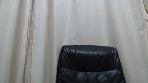 saradorj92 online show from October 15, 2025, 4:56 am