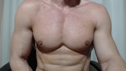 saradorj92 online show from April 7, 2026, 11:15 pm