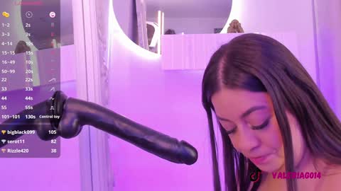 Sarah Bonneth online show from February 3, 2025, 2:02 pm