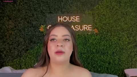 Sarah Bonneth online show from March 18, 2026, 10:51 am