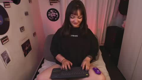 Snapshot of sarah_cuteeyes chatting on June 21, 2026, 5:43 am Sara online show from June 21, 2026, 5:43 am