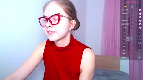 Sarah online show from March 11, 2025, 3:34 pm