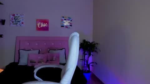 Sarah Ramirez online show from February 14, 2025, 2:54 pm