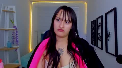 Sarah Ramirez online show from November 14, 2025, 8:02 am