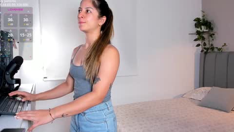 sarah_rayy online show from January 24, 2025, 10:19 pm