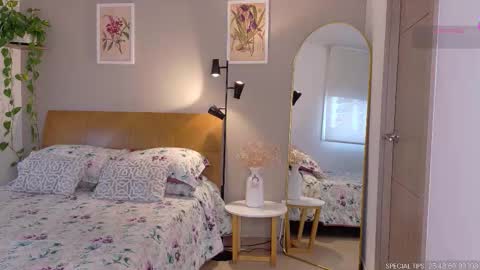 sarah_rayy online show from January 14, 2026, 9:42 pm