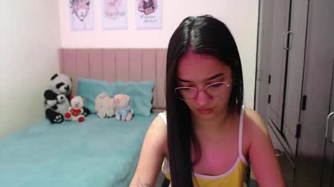 Snapshot of sarah_stone15 chatting on March 4, 2025, 3:59 pm Sarah online show from March 4, 2025, 3:59 pm