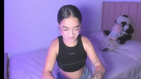 Snapshot of sarah_stone15 chatting on September 30, 2025, 10:15 pm Sarah online show from September 30, 2025, 10:15 pm