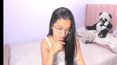 Snapshot of sarah_stone15 chatting on October 22, 2025, 12:33 am Sarah online show from October 22, 2025, 12:33 am