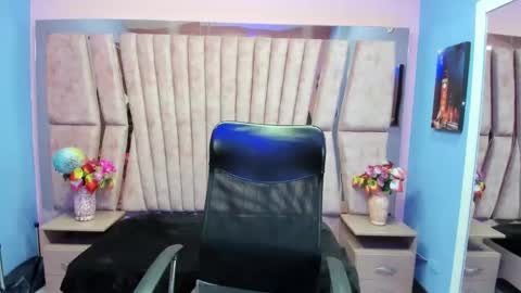 Sarah online show from October 17, 2025, 1:46 pm