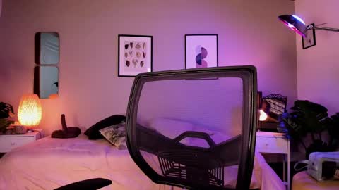   online show from December 19, 2024, 2:23 am