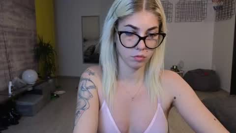 Snapshot of sarahcamsx chatting on June 18, 2026, 8:57 pm sarahcamsx online show from June 18, 2026, 8:57 pm