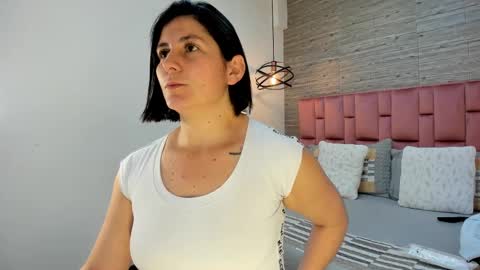 Sarah Deyvis online show from February 10, 2025, 2:16 pm