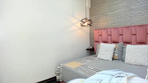 Sarah Deyvis online show from February 10, 2025, 5:19 pm