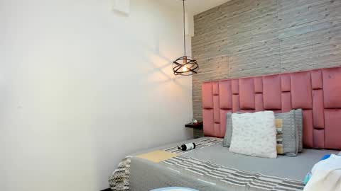 Sarah Deyvis online show from February 11, 2025, 4:46 pm