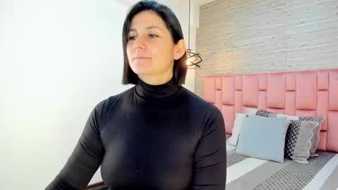 Sarah Deyvis online show from March 6, 2025, 4:38 pm