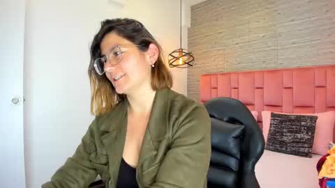 Sarah Deyvis online show from September 9, 2025, 2:49 pm