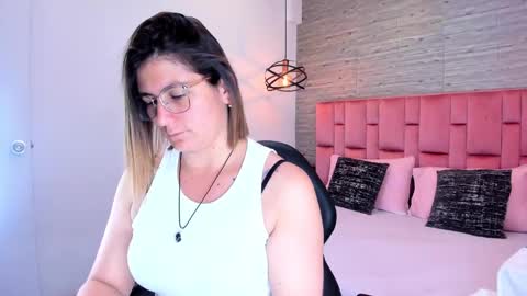 Sarah Deyvis online show from September 13, 2025, 3:45 pm