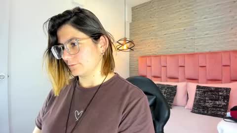 Sarah Deyvis online show from September 29, 2025, 7:51 pm