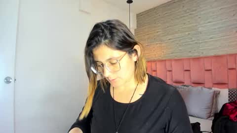 Sarah Deyvis online show from October 9, 2025, 8:07 pm