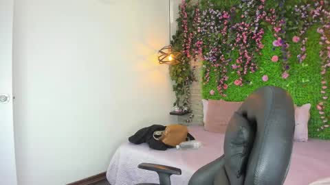 Sarah Deyvis online show from February 19, 2026, 3:30 pm