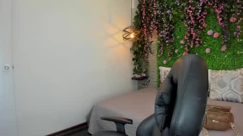 Sarah Deyvis online show from February 27, 2026, 1:33 pm