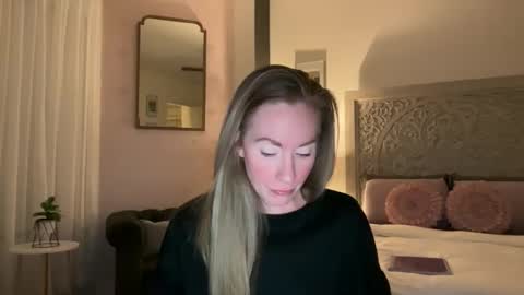 Sarah online show from June 3, 2026, 3:42 am