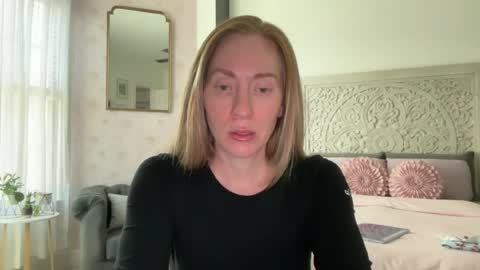 Snapshot of sarahgiroux86 chatting on June 30, 2026, 5:36 pm Sarah online show from June 30, 2026, 5:36 pm