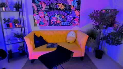 Divine Sarah NONUDE model online show from December 7, 2024, 6:04 pm