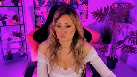 Divine Sarah NONUDE model online show from February 28, 2025, 11:36 am