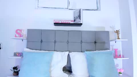 sarahlopezz290 online show from September 26, 2025, 4:05 am