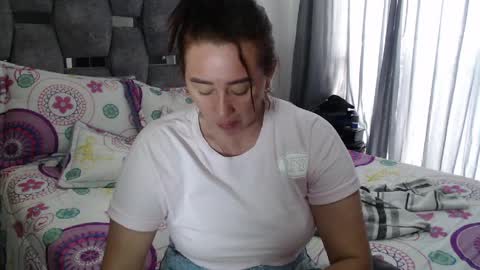 Lia online show from April 8, 2026, 3:23 pm